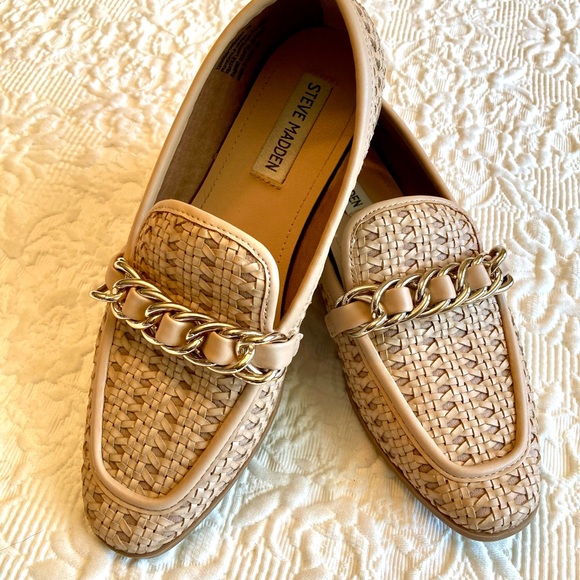 Steve Madden Tan Chain Loafers Flats - Picture 3 of 13